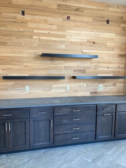 More Photos Of 1700 Sand Acres Dr, De Pere Storefront Retail Office For Lease