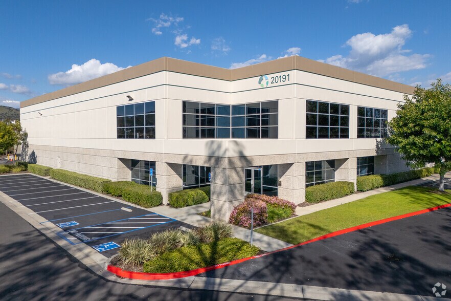 More Photos Of 20191 Windrow Dr, Lake Forest Manufacturing For Lease