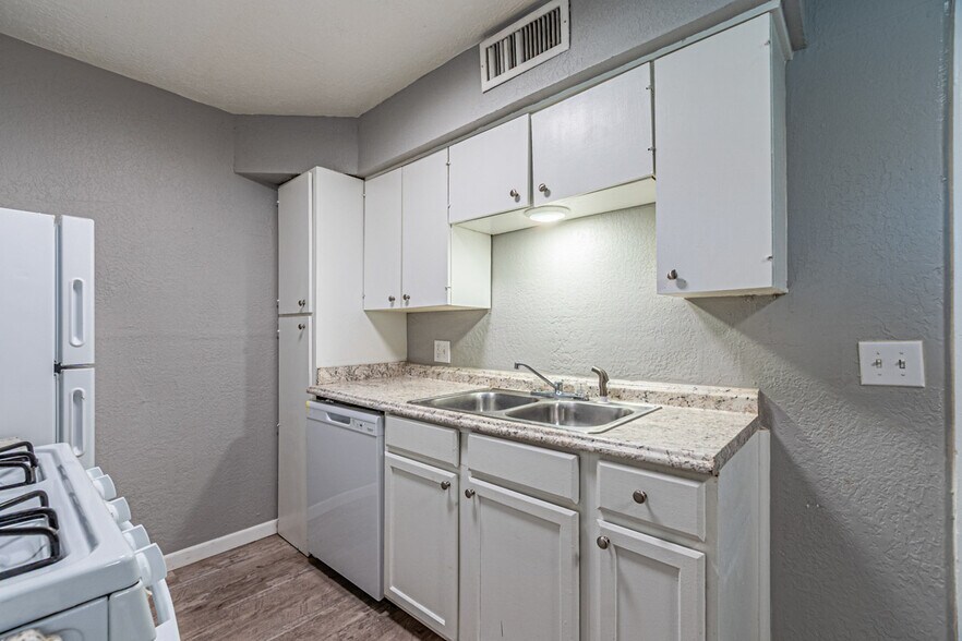 More Photos Of 4635 W Gore Blvd, Lawton Apartments For Sale