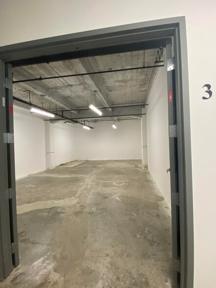 More Photos Of 901 E 31st St, Los Angeles Manufacturing For Lease