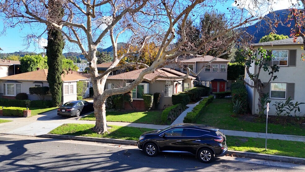 More Photos Of 2912 W Riverside Dr, Burbank Apartments For Sale