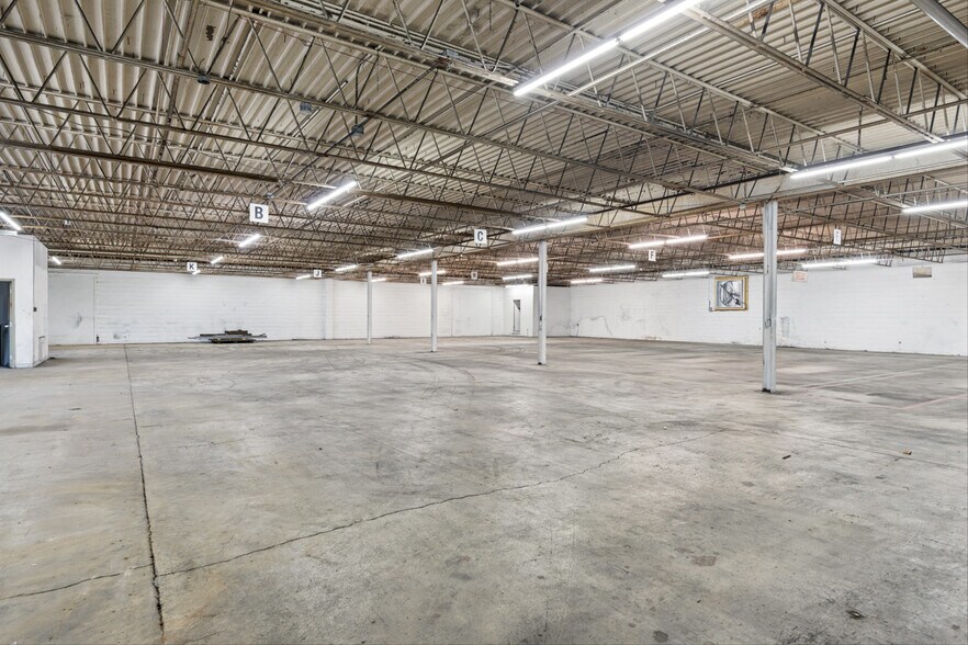 More Photos Of 216 Hartmann Dr, Lebanon Distribution For Lease
