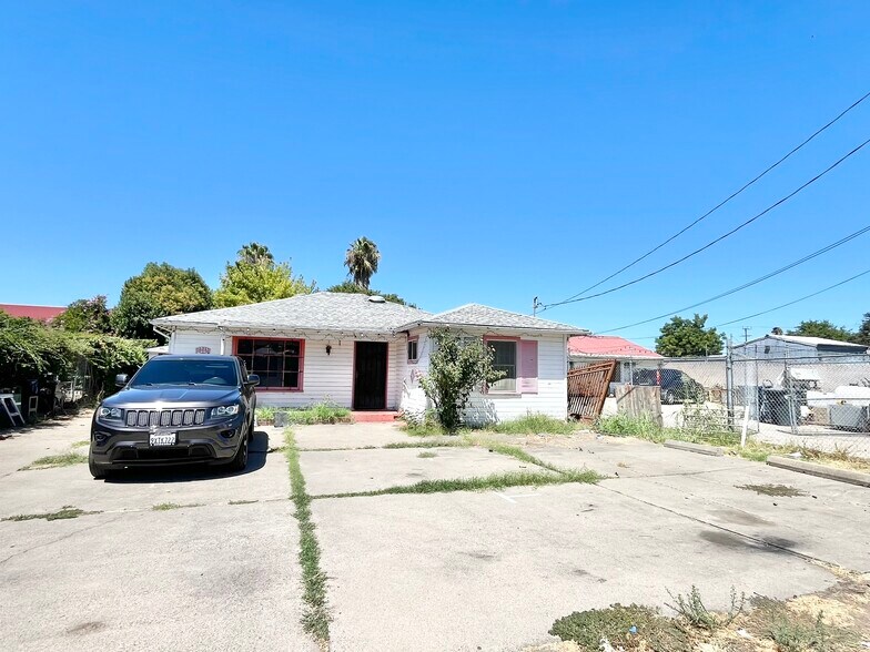 More Photos Of 2513 Connie Dr, Sacramento Freestanding For Sale