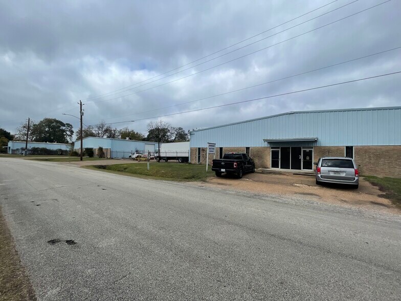 More Photos Of 903 Brenda St, Houston Warehouse For Sale