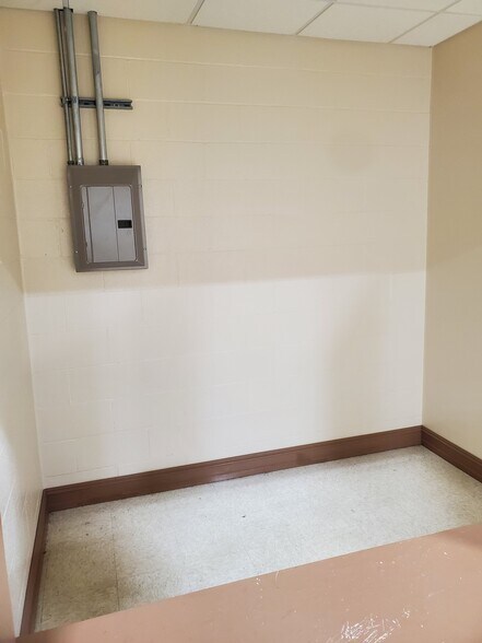 More Photos Of 507-509 National Hwy, Lavale Storefront For Lease