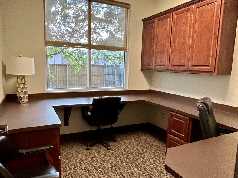 More Photos Of 1241 W Green Oaks Blvd, Arlington Coworking Space