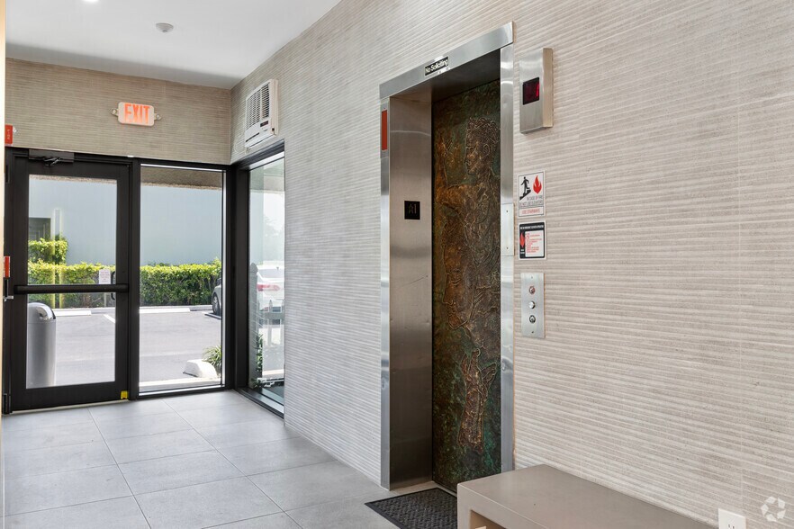 More Photos Of 4800 N Federal Hwy, Fort Lauderdale Medical For Lease