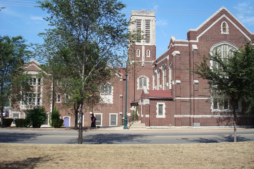 225 E Clinton, Joliet, IL 60432 Religious Facility For Sale