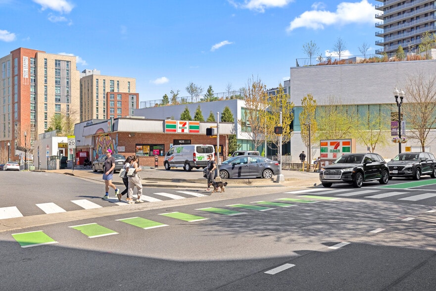 Primary Photo Of 1625 Wilson Blvd, Arlington Service Station For Sale