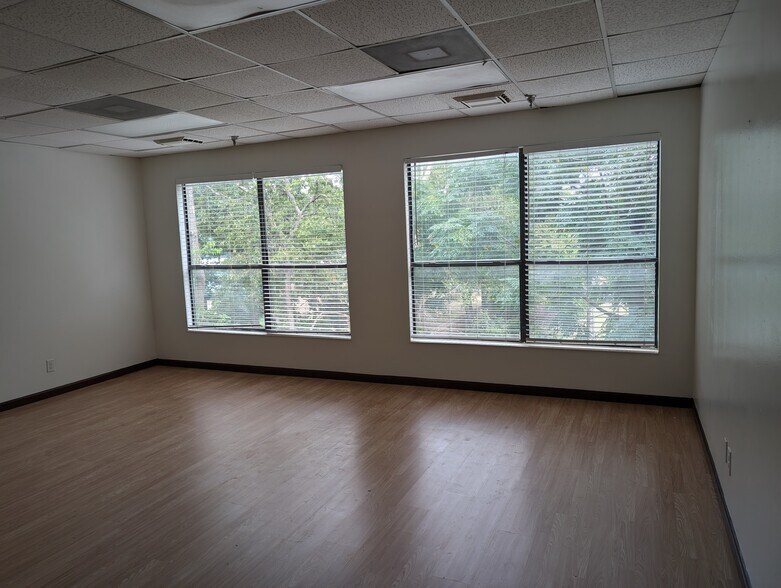 More Photos Of 4005 Menchaca Rd, Austin Medical For Sale