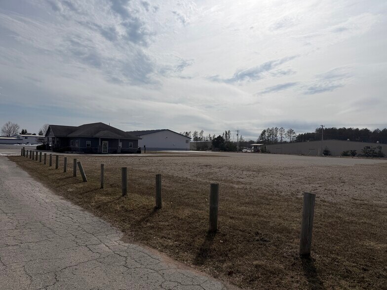 More Photos Of 2905 N Lincoln Rd, Escanaba General Retail For Sale