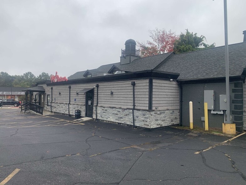 More Photos Of 1062 Main Street st, Holden Restaurant For Sale