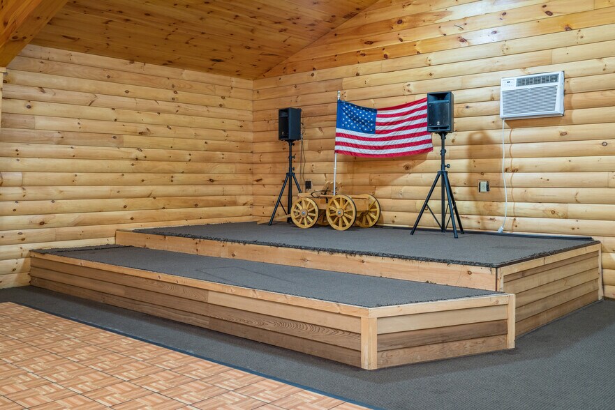 More Photos Of 1 Maple ave, Chelsea Restaurant For Sale