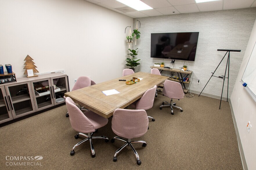 More Photos Of 2491 NE Twin Knolls Dr, Bend Light Manufacturing For Lease