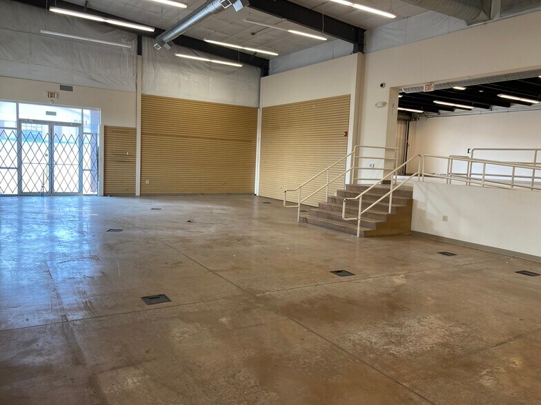 More Photos Of 1804 W 6th St, Lawrence Freestanding For Sale