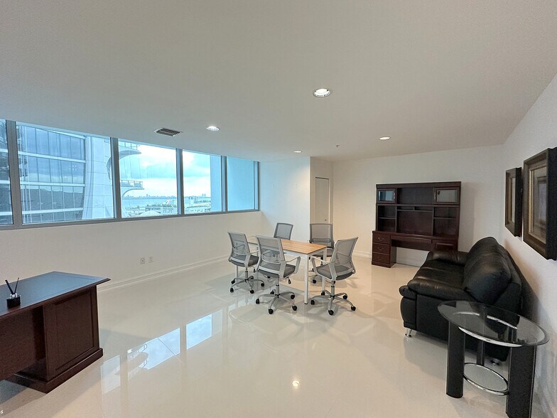 More Photos Of 900-990 Biscayne Blvd, Miami Apartments For Sale