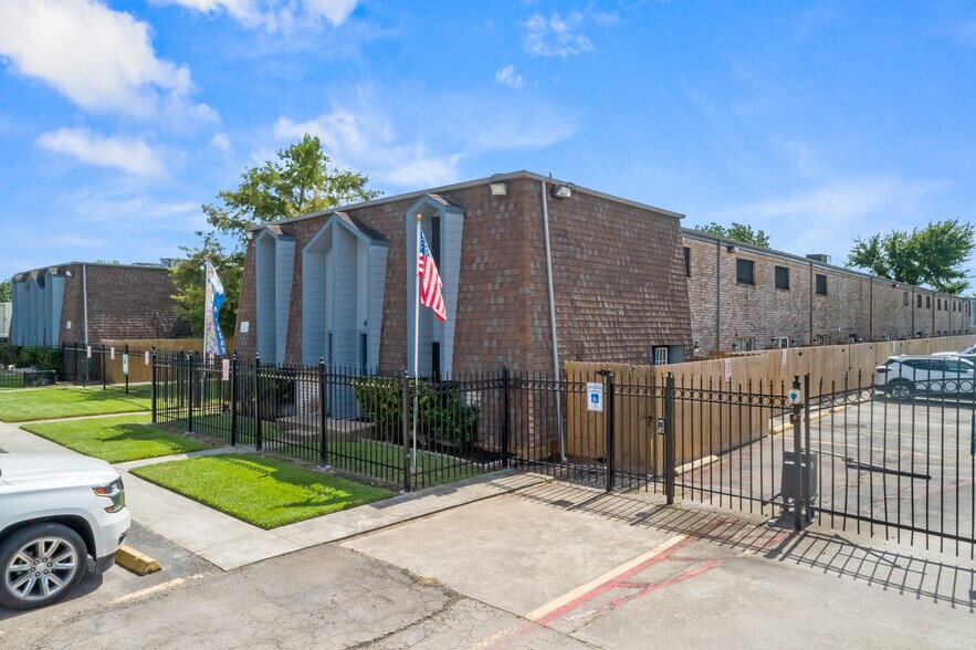 More Photos Of 3420 Federal Rd, Pasadena Apartments For Sale