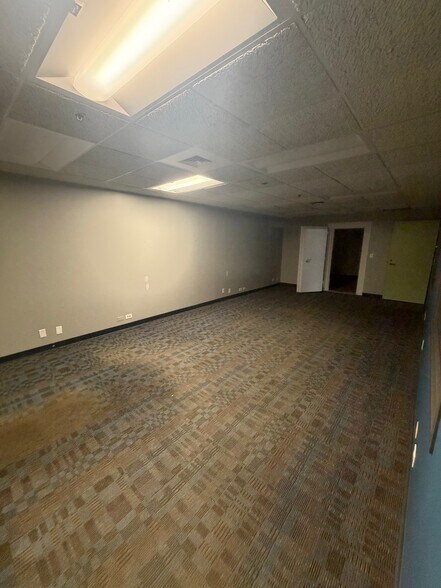 More Photos Of 1475 S Wheeling Rd, Wheeling Manufacturing For Lease