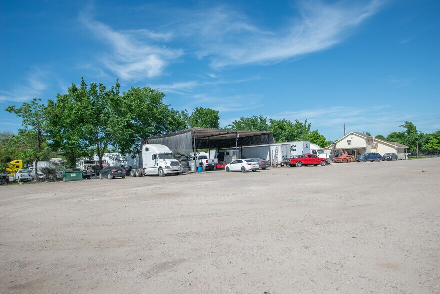 More Photos Of 6301 & 6309 E Houston Rd, Houston Showroom For Sale