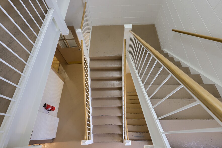 More Photos Of 3540 Saint Lawrence Ave, Reading Loft Creative Space For Sale