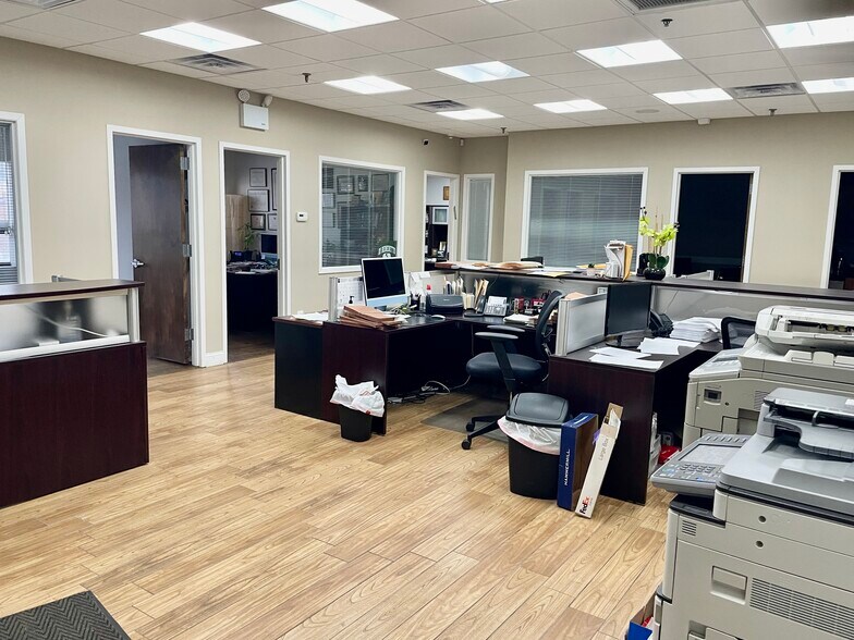 Primary Photo Of 3641-3651 Bell Blvd, Bayside Storefront Retail Office For Lease