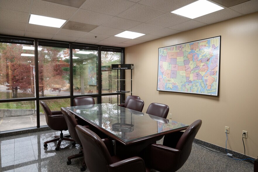 More Photos Of 121 Franklin St, Hanson Manufacturing For Sale