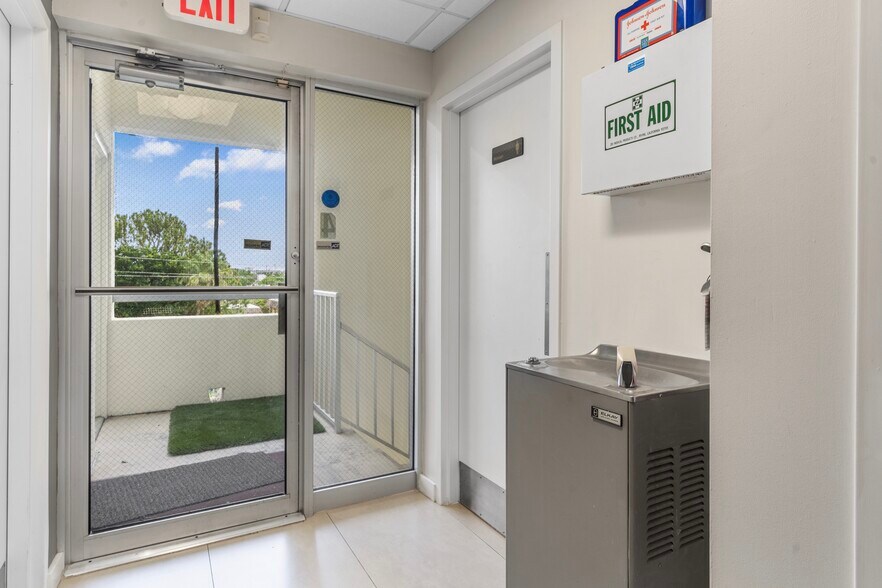 More Photos Of 701 E Commercial Blvd, Oakland Park Medical For Sale