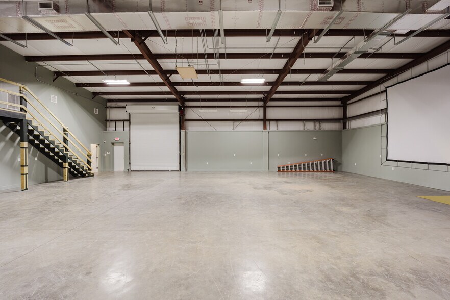 More Photos Of 17629 Cordova Pl, Panama City Beach Industrial For Sale