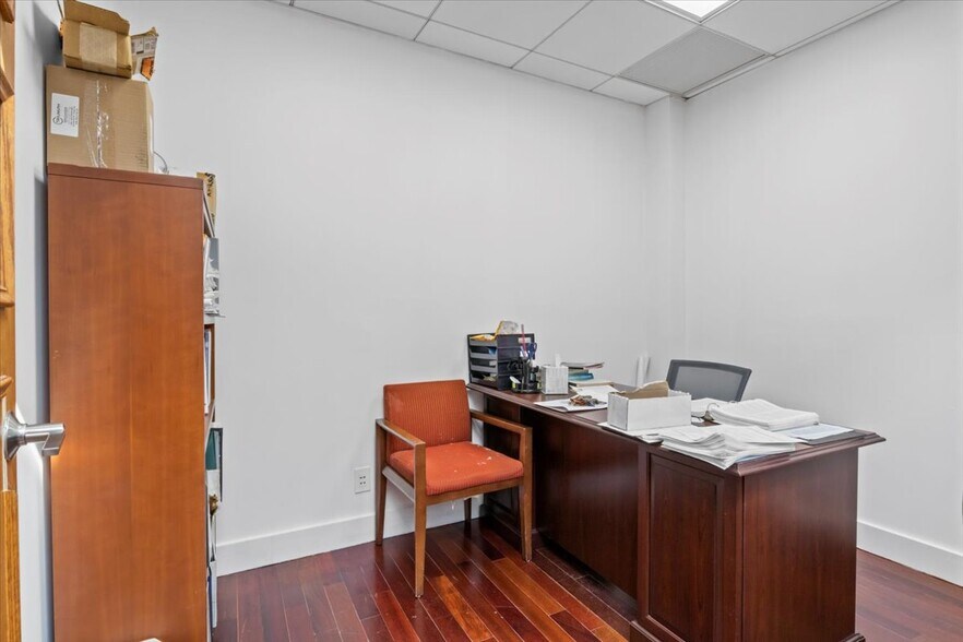 More Photos Of 24-65 46th St, Astoria Flex For Lease