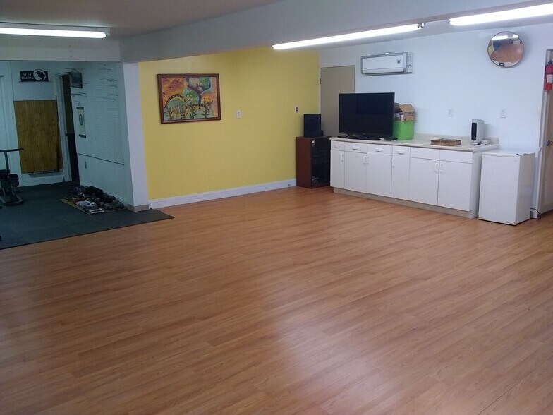 More Photos Of 360 Bay Ave, Milford Storefront Retail Residential For Sale