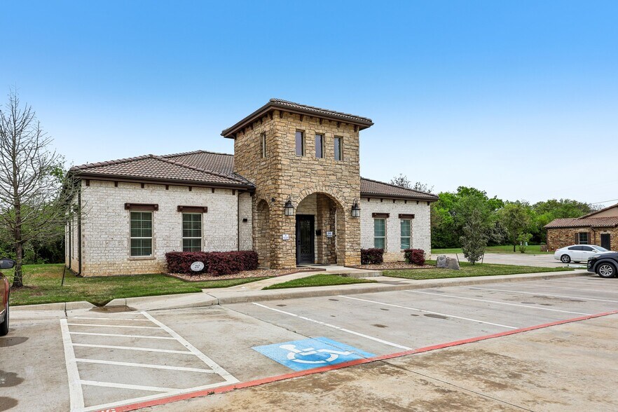 More Photos Of 217 E Debbie Ln, Mansfield Medical For Lease