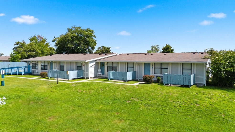 More Photos Of 322 Burkett Dr, Panama City Apartments For Sale