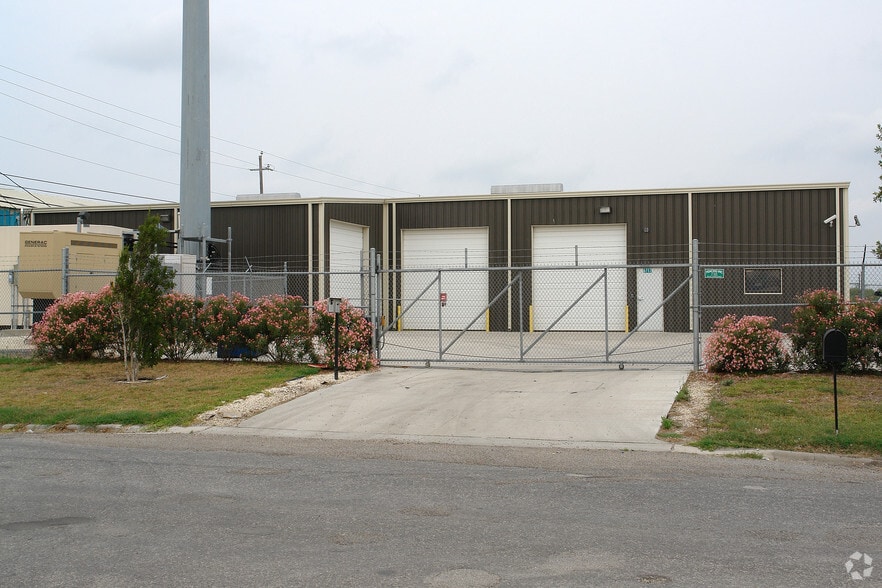 More Photos Of 6717 Kram St, Corpus Christi Warehouse For Lease
