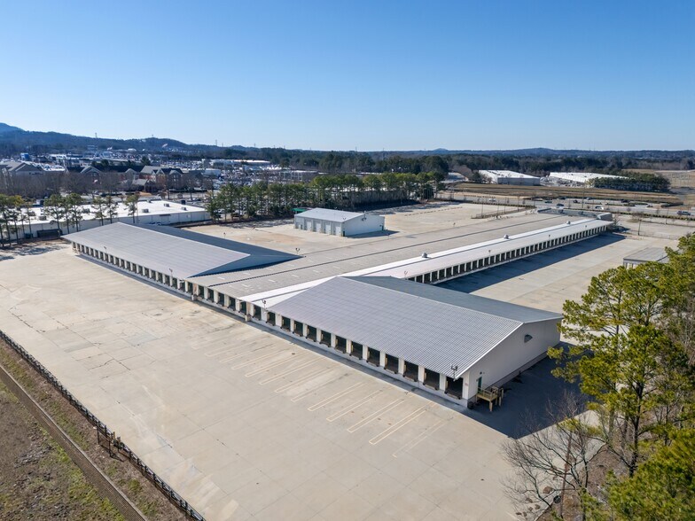 More Photos Of 2400 Barrett Lakes Blvd, Kennesaw Truck Terminal For Lease