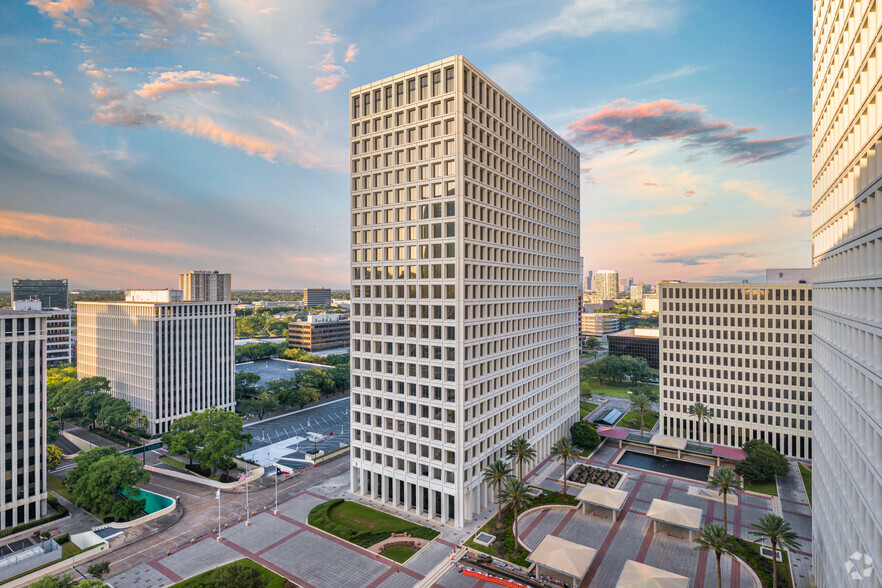 Primary Photo Of 3 Greenway Plz, Houston Office For Lease