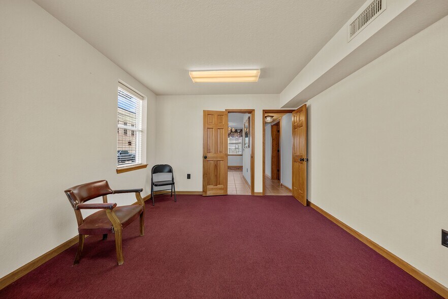 More Photos Of 104 N 3rd St, Heber Springs Office For Sale