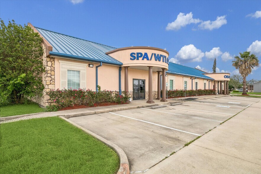 More Photos Of 5119 Fairmont Pky, Pasadena Medical For Lease