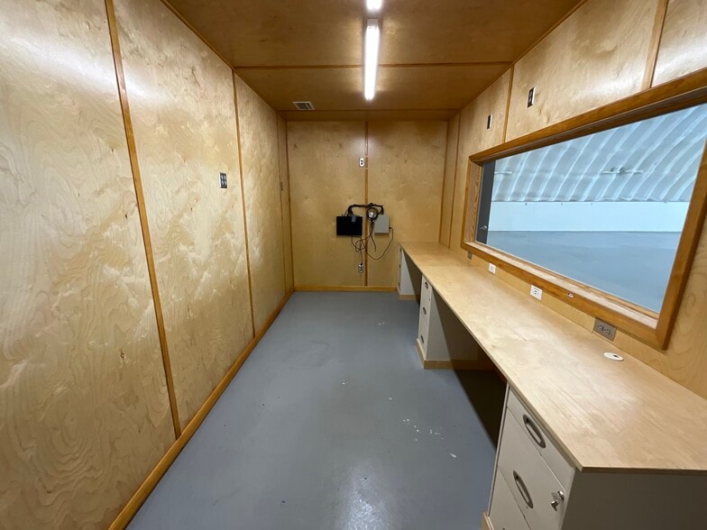 More Photos Of 2611 E 6th St, Panama City Warehouse For Sale