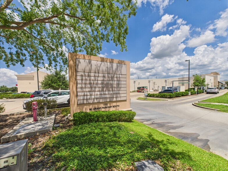 More Photos Of 7790 W Grand Pky, Richmond Medical For Lease
