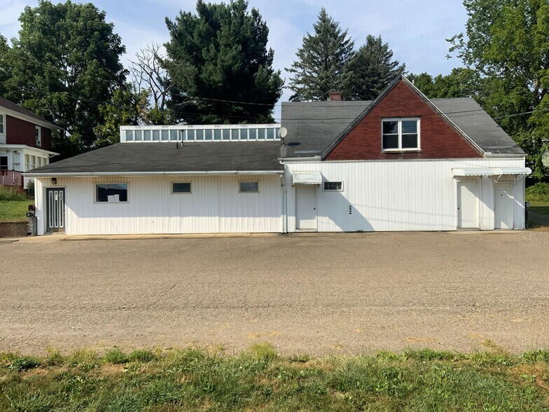 Primary Photo Of 30 Cecil St NE, Navarre Office Residential For Sale