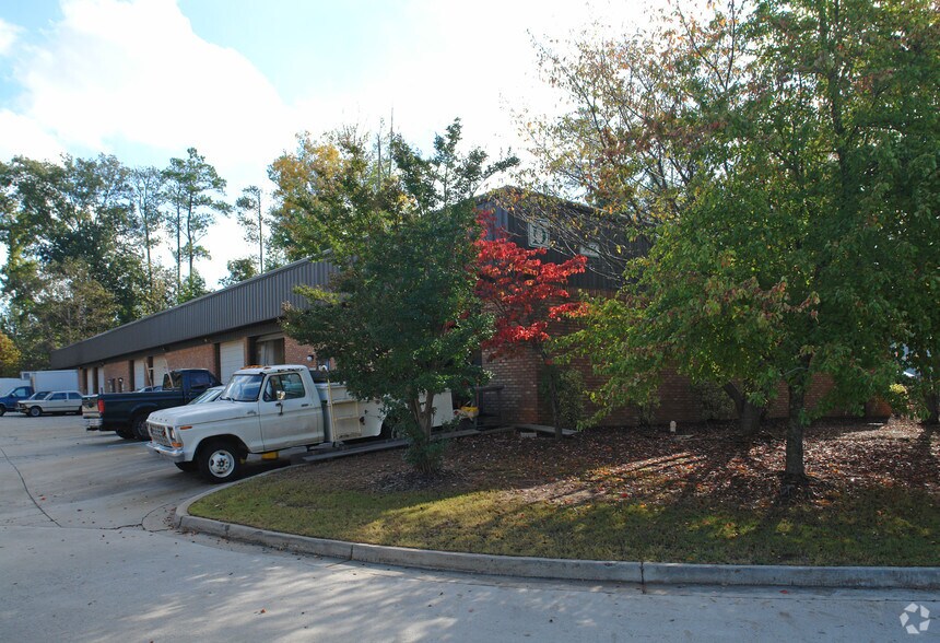 More Photos Of 5055 Old Ellis Pt, Roswell Unknown For Lease