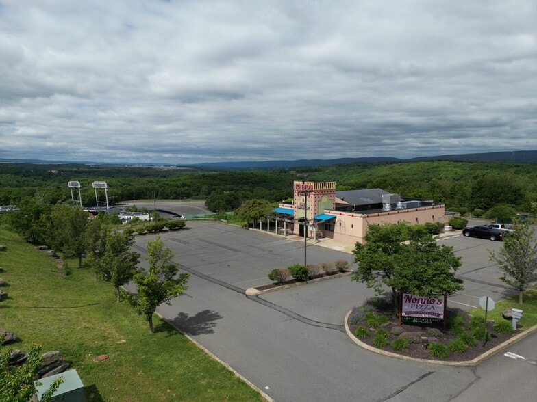 More Photos Of 6 Radcliffe Dr, Moosic Restaurant For Sale