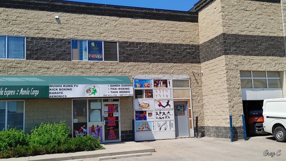 More Photos Of 32 Westwinds Cres NE, Calgary Flex For Lease