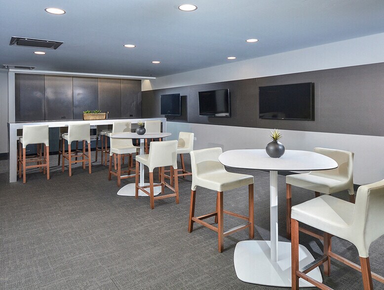 More Photos Of 4334 N Hazel St, Chicago Apartments For Lease