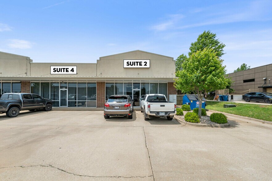 More Photos Of 1380 SW Westpark Dr, Bentonville Storefront For Lease