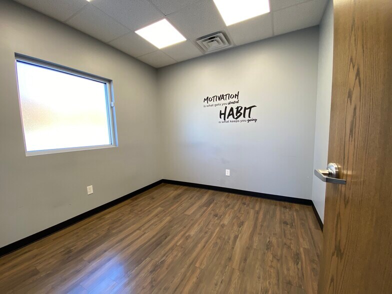 More Photos Of 2221 John Williams Blvd, Bedford Office For Sale