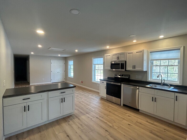 More Photos Of 20 Riverland Rd, Canterbury Flex For Lease