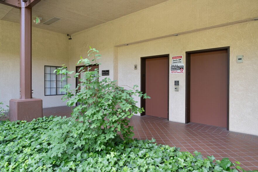 More Photos Of 44725 10th St W, Lancaster Medical For Sale