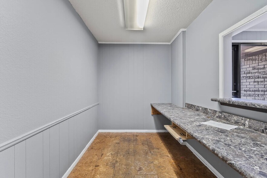 More Photos Of 1911 22nd St, Huntsville General Retail For Lease