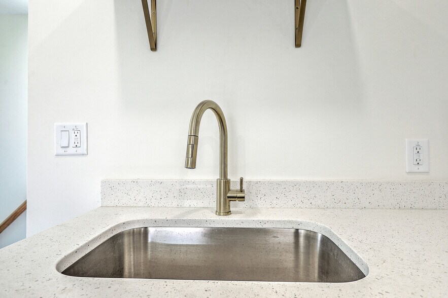 More Photos Of 68 Lee St, Charleston Apartments For Sale